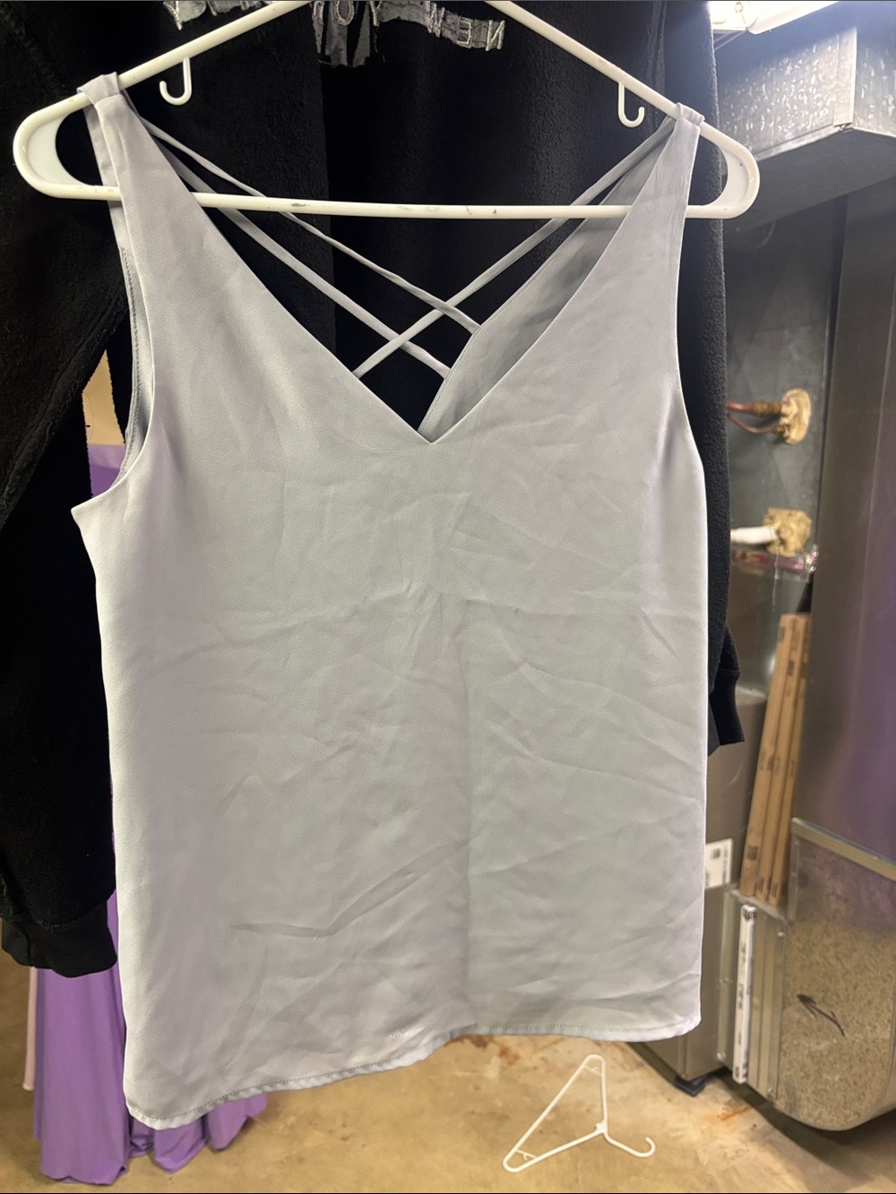 Light blue V-Neck Crisscross